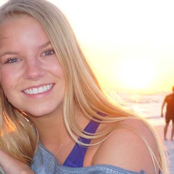 Meet your Posher, Madison - Picture 1 of 1